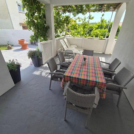 6 M, 50 M Do Plaze Apartment Barbat na Rabu Exterior foto