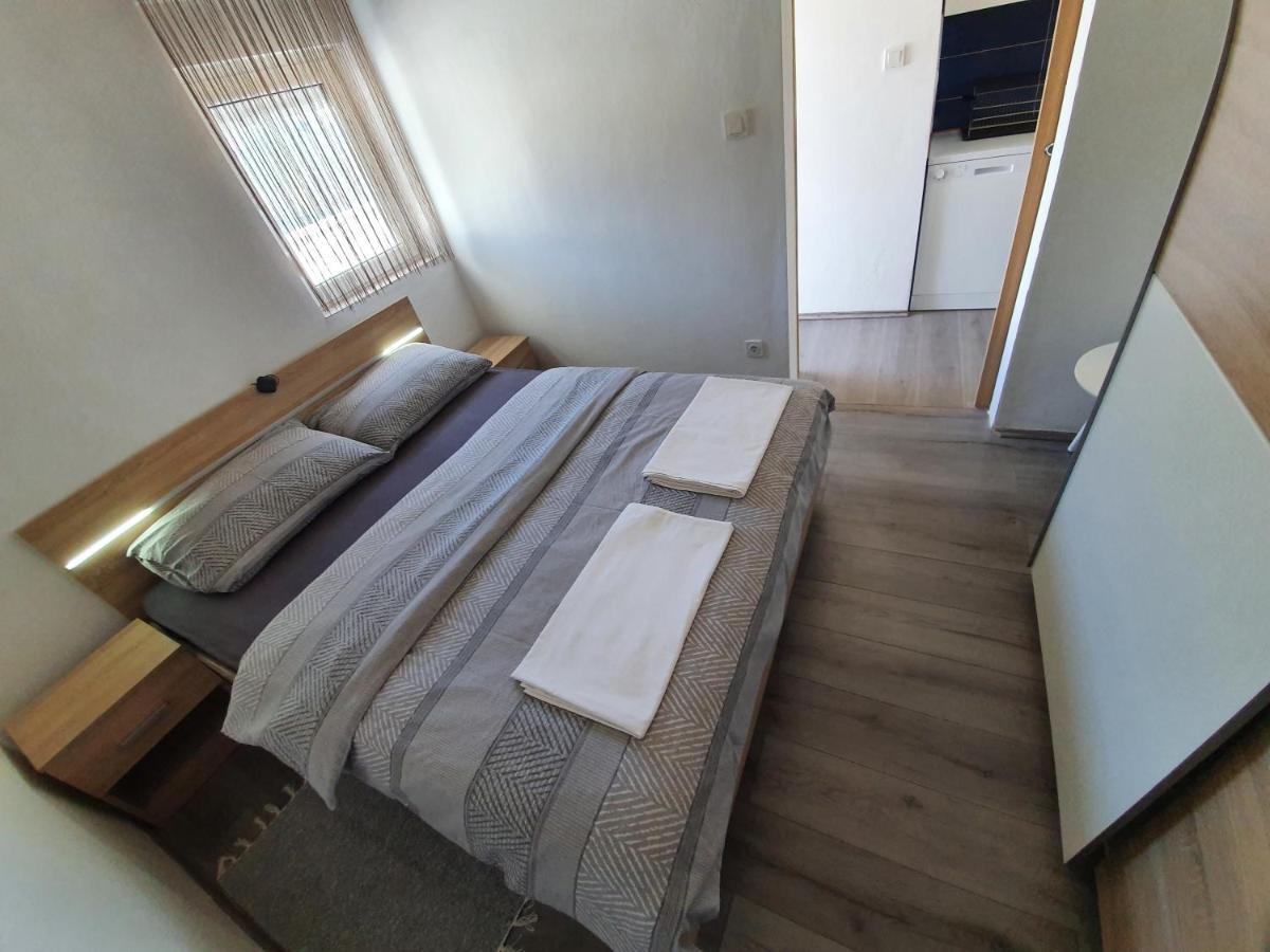 6 M, 50 M Do Plaze Apartment Barbat na Rabu Exterior foto