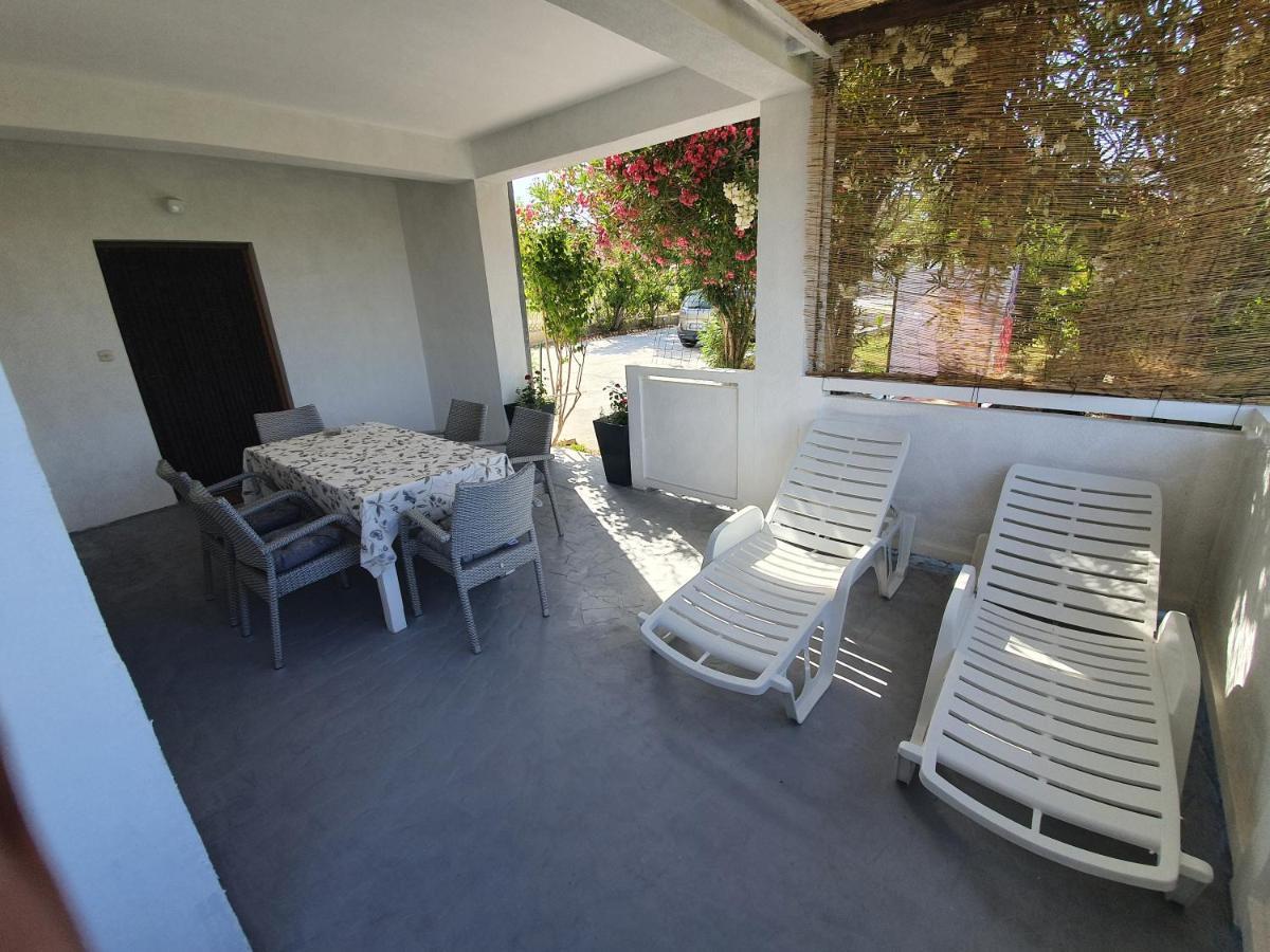 6 M, 50 M Do Plaze Apartment Barbat na Rabu Exterior foto