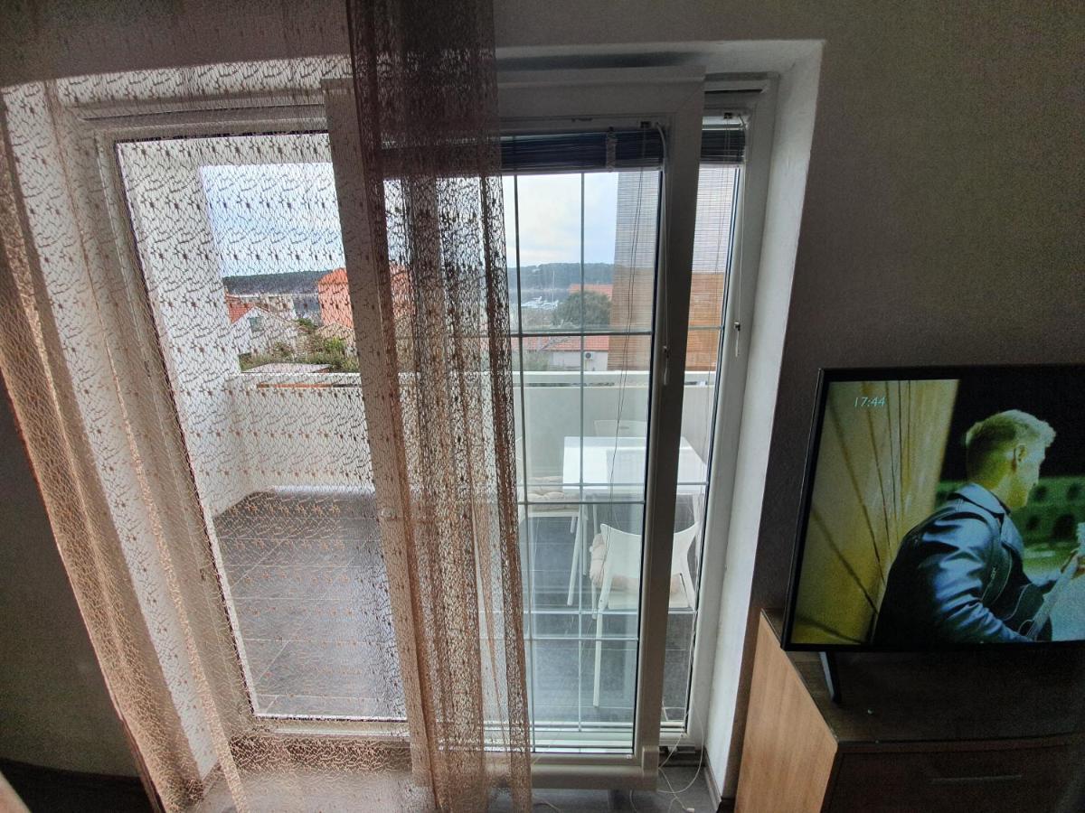 6 M, 50 M Do Plaze Apartment Barbat na Rabu Exterior foto