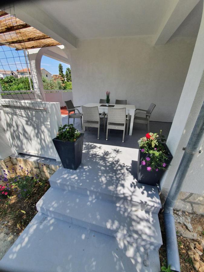 6 M, 50 M Do Plaze Apartment Barbat na Rabu Exterior foto