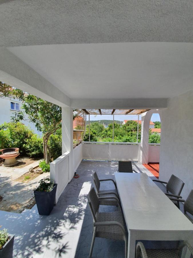 6 M, 50 M Do Plaze Apartment Barbat na Rabu Exterior foto