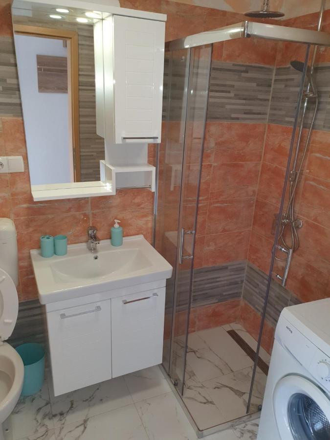 6 M, 50 M Do Plaze Apartment Barbat na Rabu Exterior foto