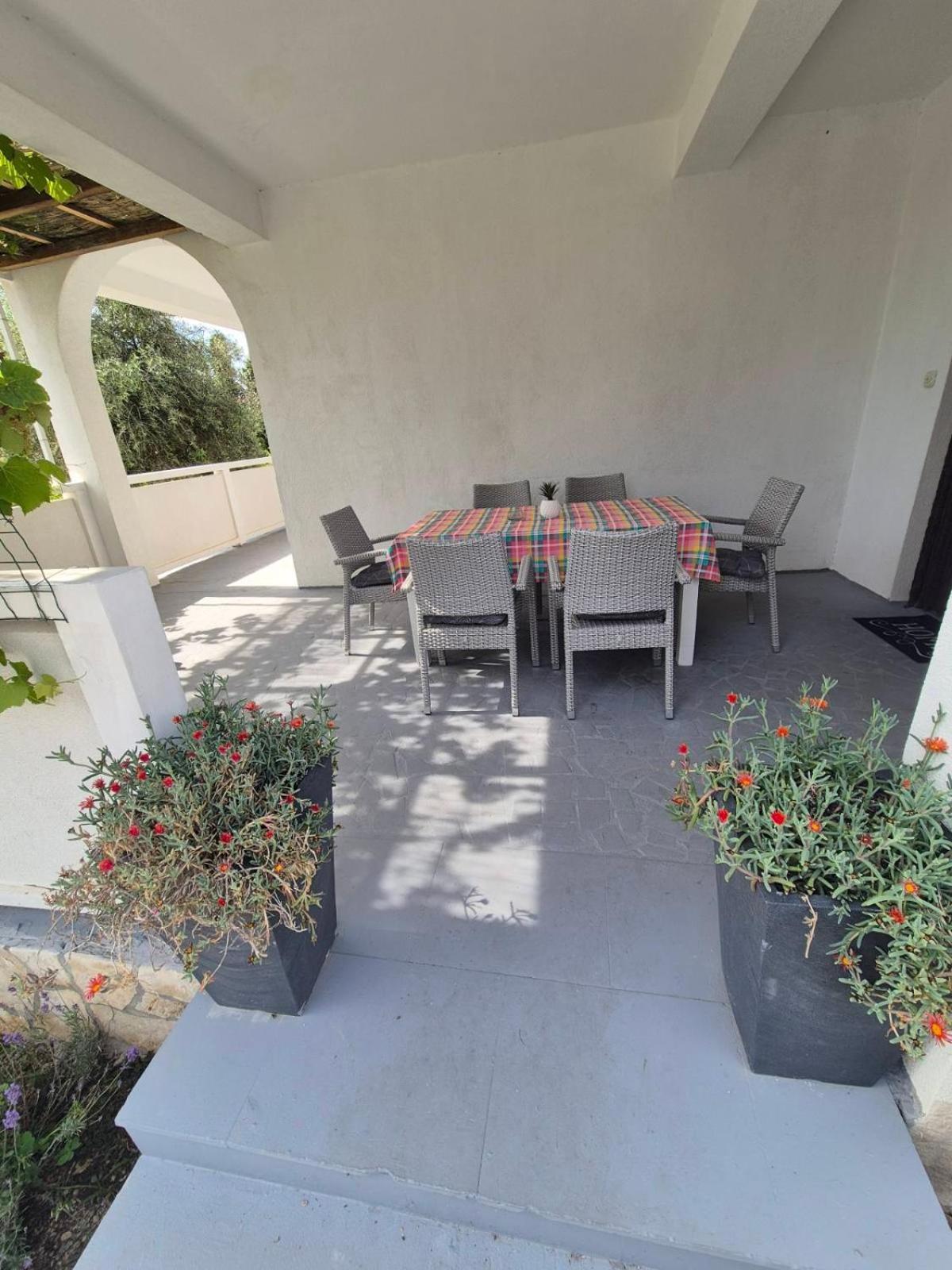 6 M, 50 M Do Plaze Apartment Barbat na Rabu Exterior foto