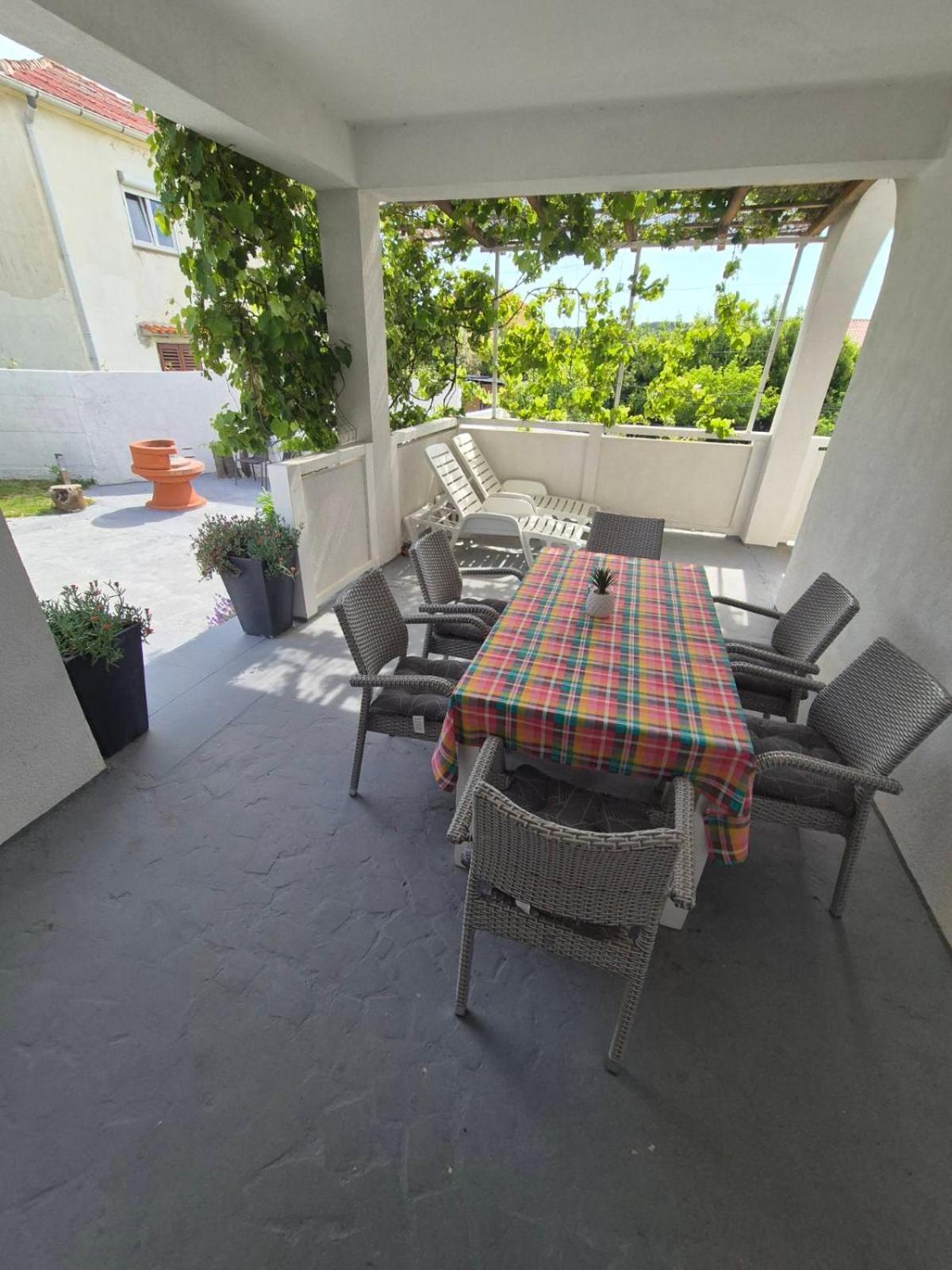 6 M, 50 M Do Plaze Apartment Barbat na Rabu Exterior foto