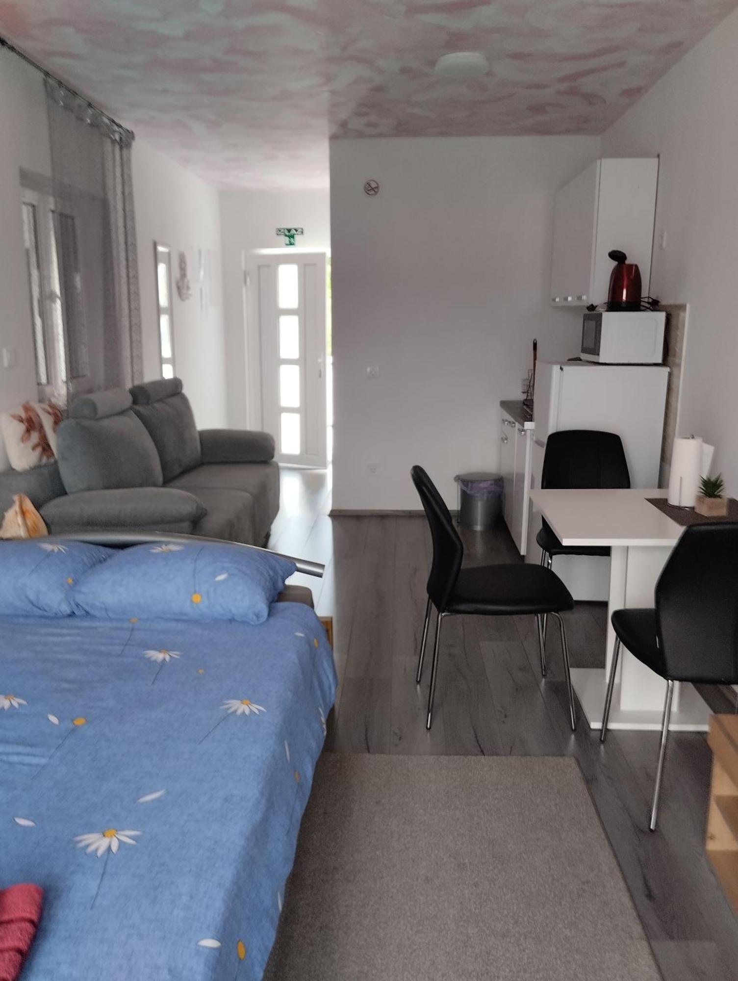 6 M, 50 M Do Plaze Apartment Barbat na Rabu Exterior foto