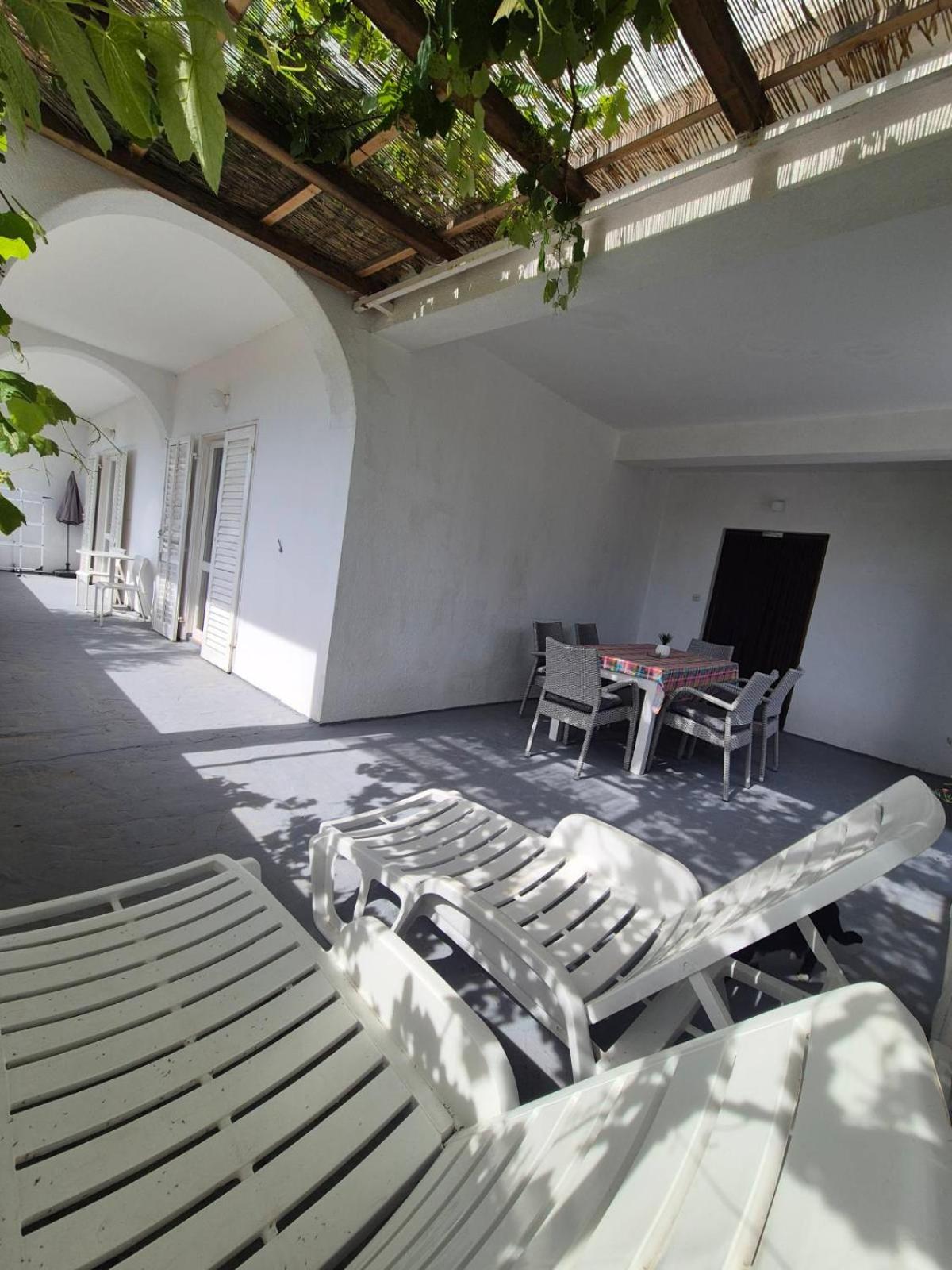 6 M, 50 M Do Plaze Apartment Barbat na Rabu Exterior foto