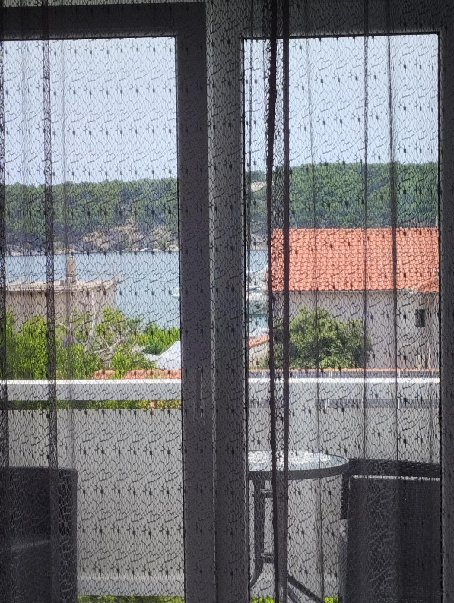 6 M, 50 M Do Plaze Apartment Barbat na Rabu Exterior foto