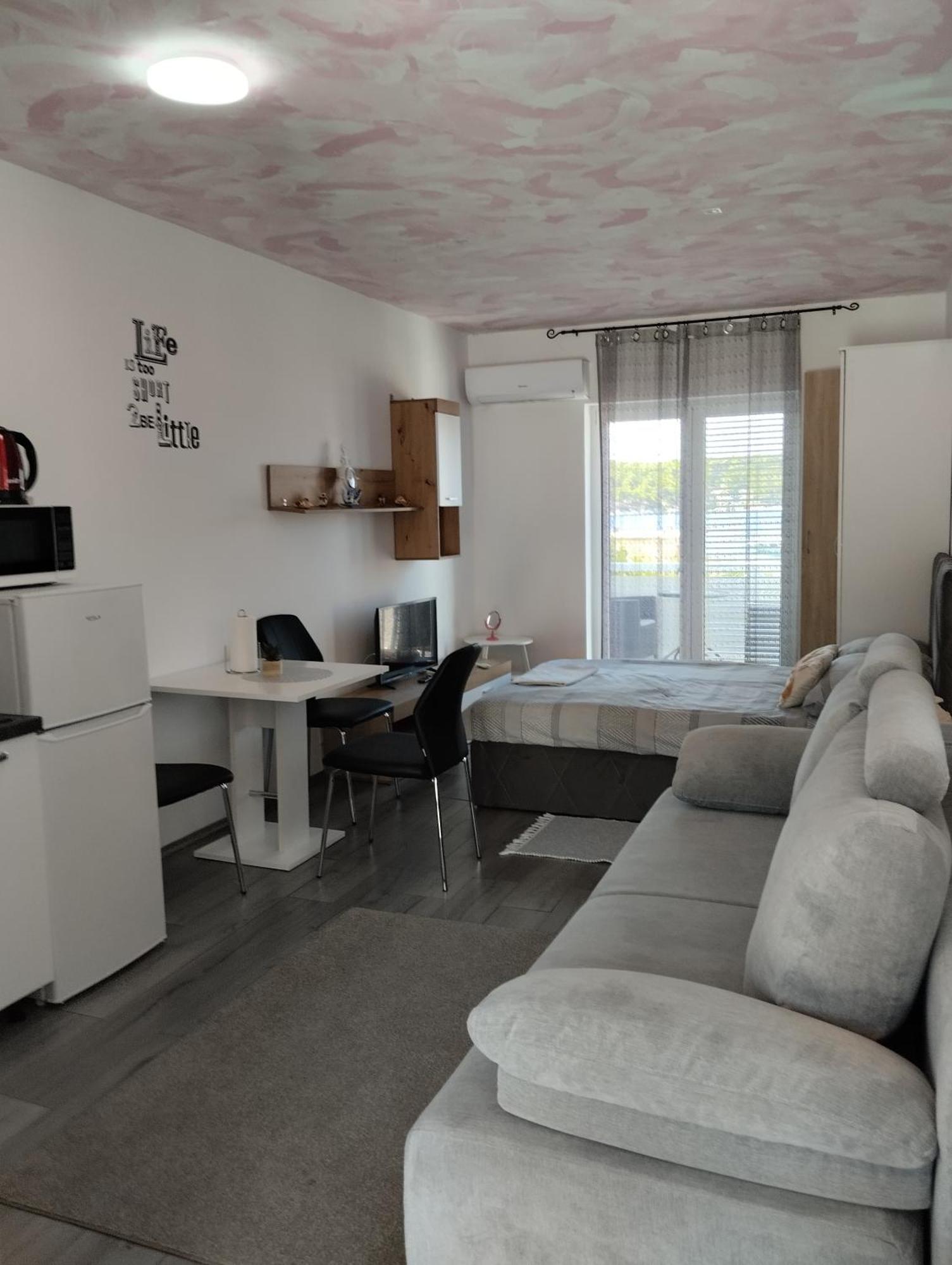 6 M, 50 M Do Plaze Apartment Barbat na Rabu Exterior foto