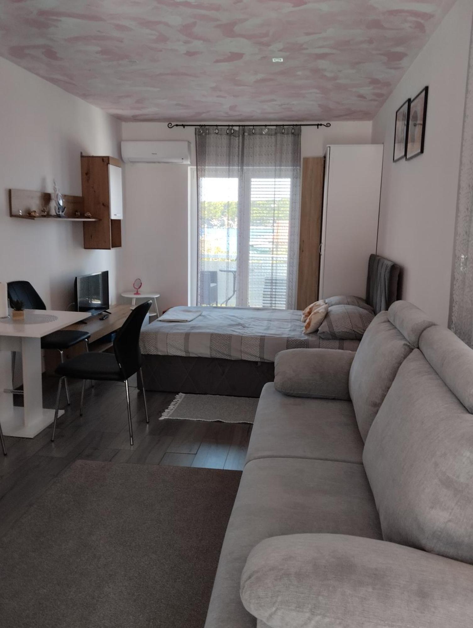 6 M, 50 M Do Plaze Apartment Barbat na Rabu Exterior foto